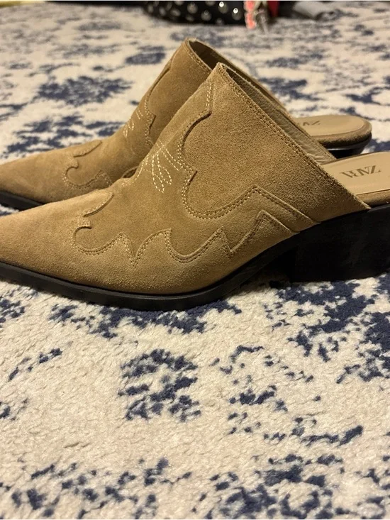 Zara Suede Pointed Toe Mule Clogs in Tan - Picture 2 of 3